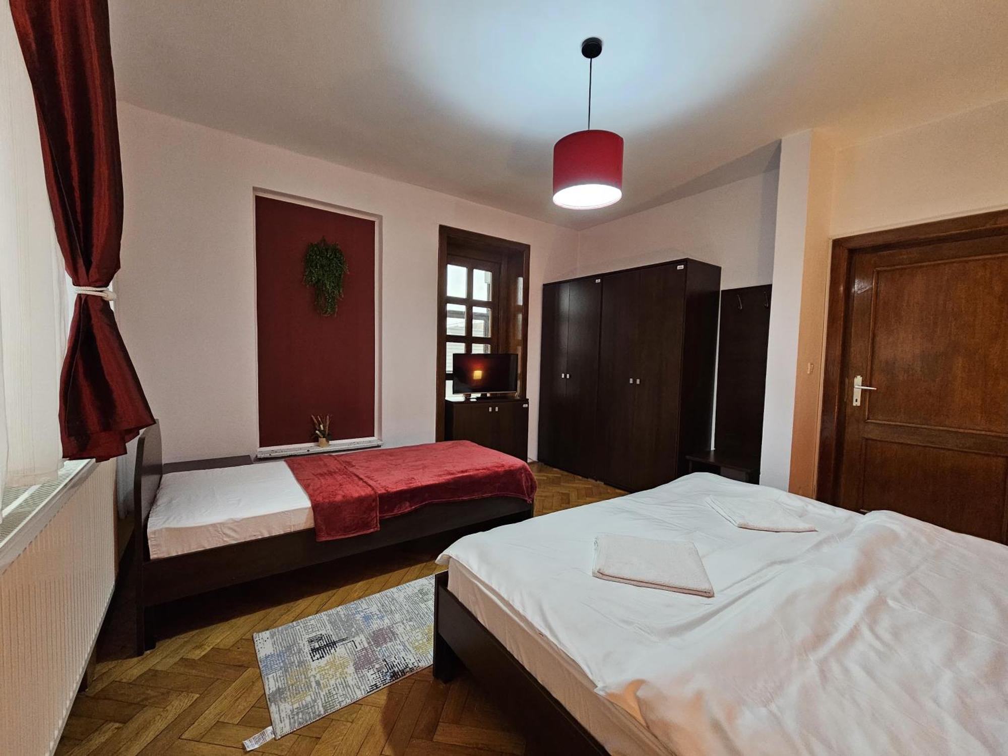Apartment Zarnesti City Centre Vmp Free Parking Екстер'єр фото