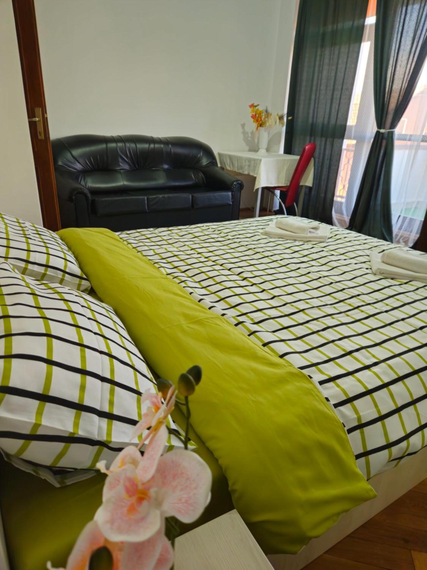 Apartment Zarnesti City Centre Vmp Free Parking Екстер'єр фото