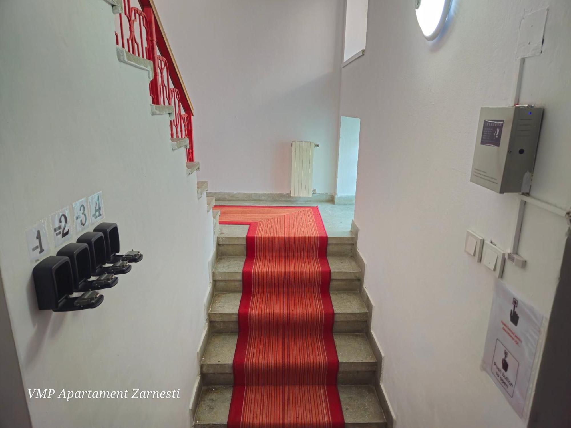 Apartment Zarnesti City Centre Vmp Free Parking Номер фото