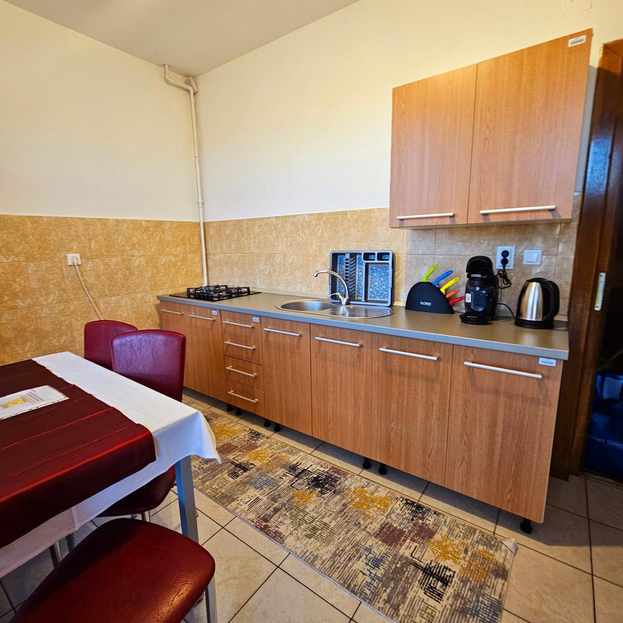 Apartment Zarnesti City Centre Vmp Free Parking Номер фото