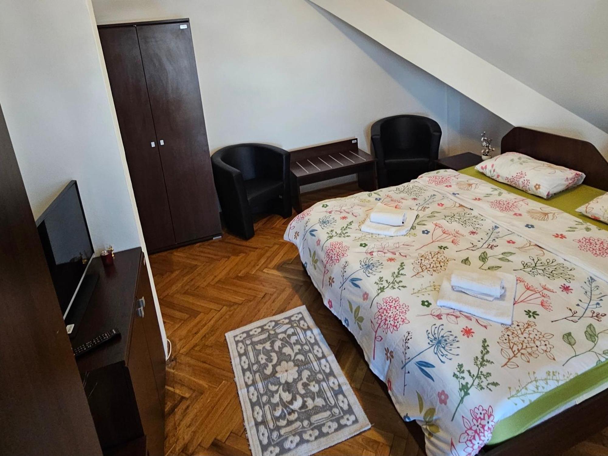 Apartment Zarnesti City Centre Vmp Free Parking Екстер'єр фото