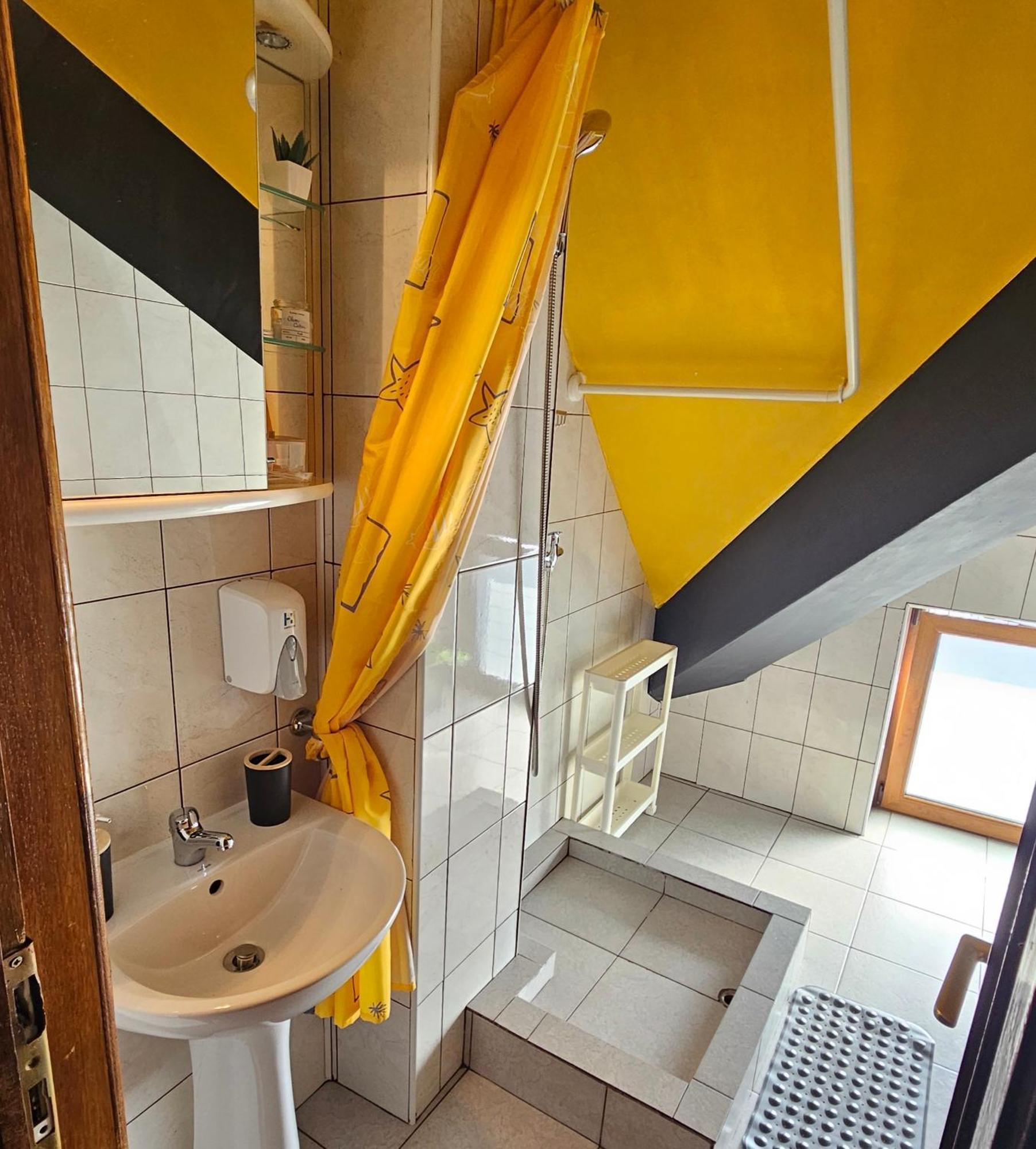 Apartment Zarnesti City Centre Vmp Free Parking Номер фото