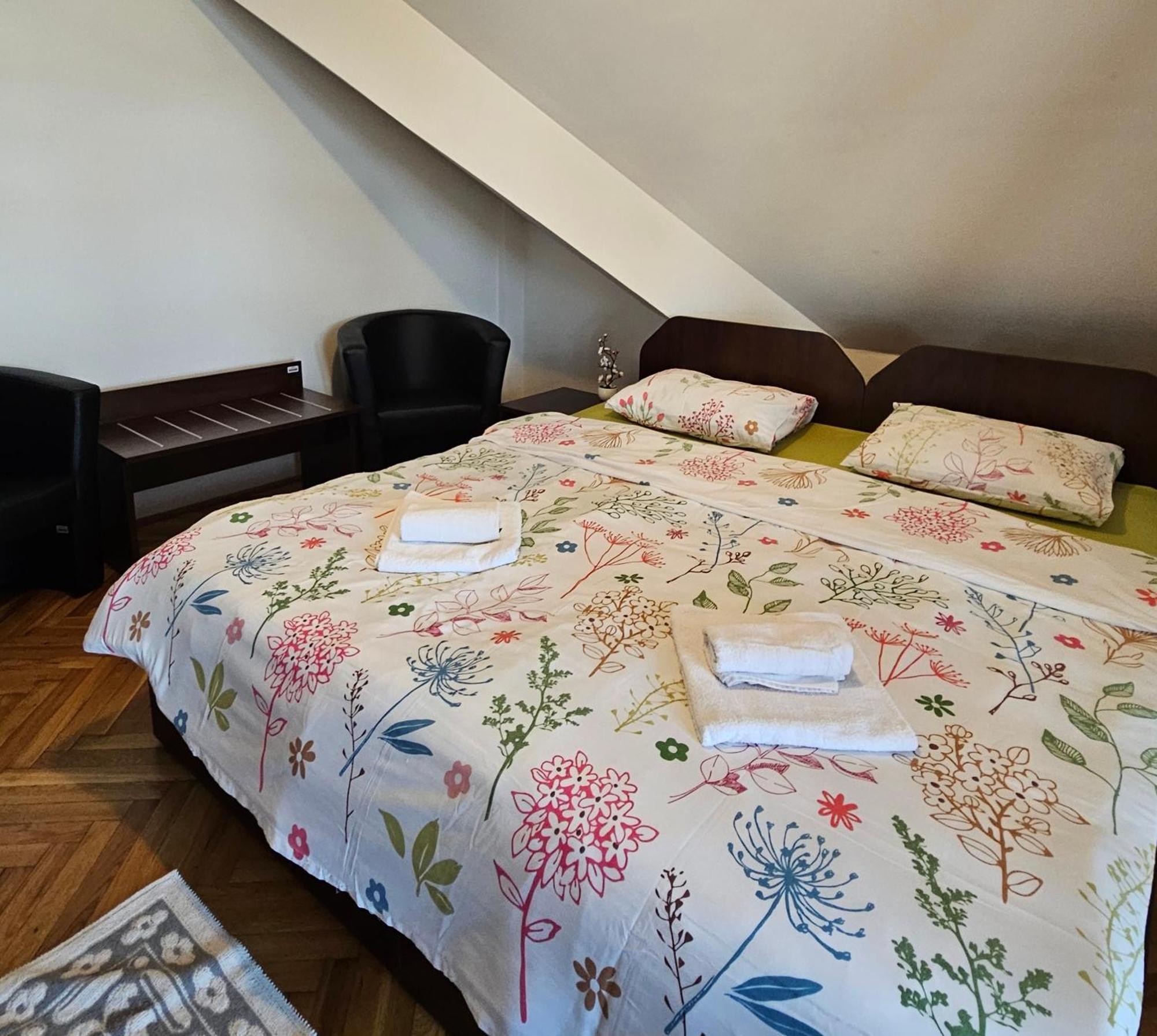 Apartment Zarnesti City Centre Vmp Free Parking Екстер'єр фото