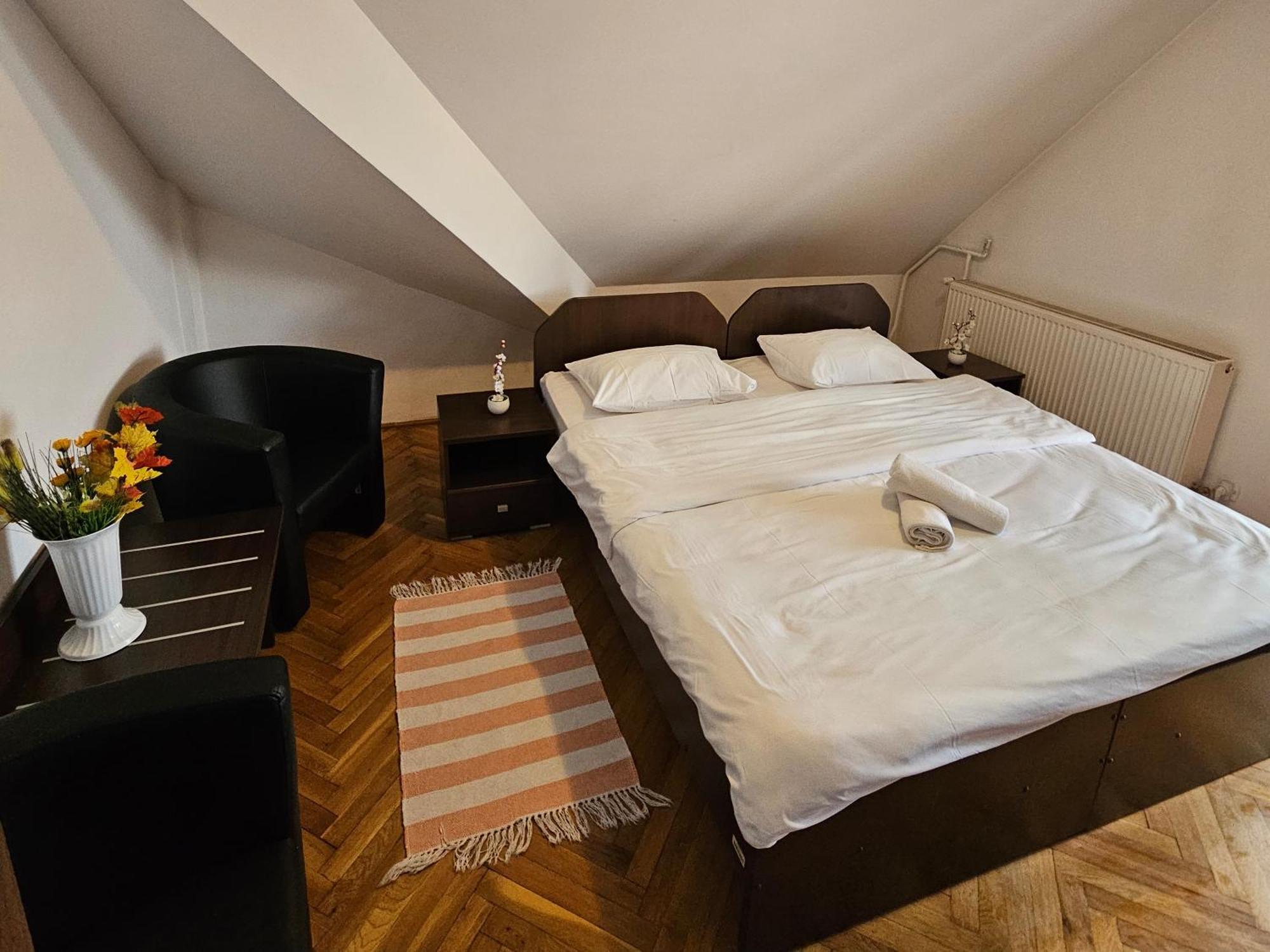 Apartment Zarnesti City Centre Vmp Free Parking Екстер'єр фото