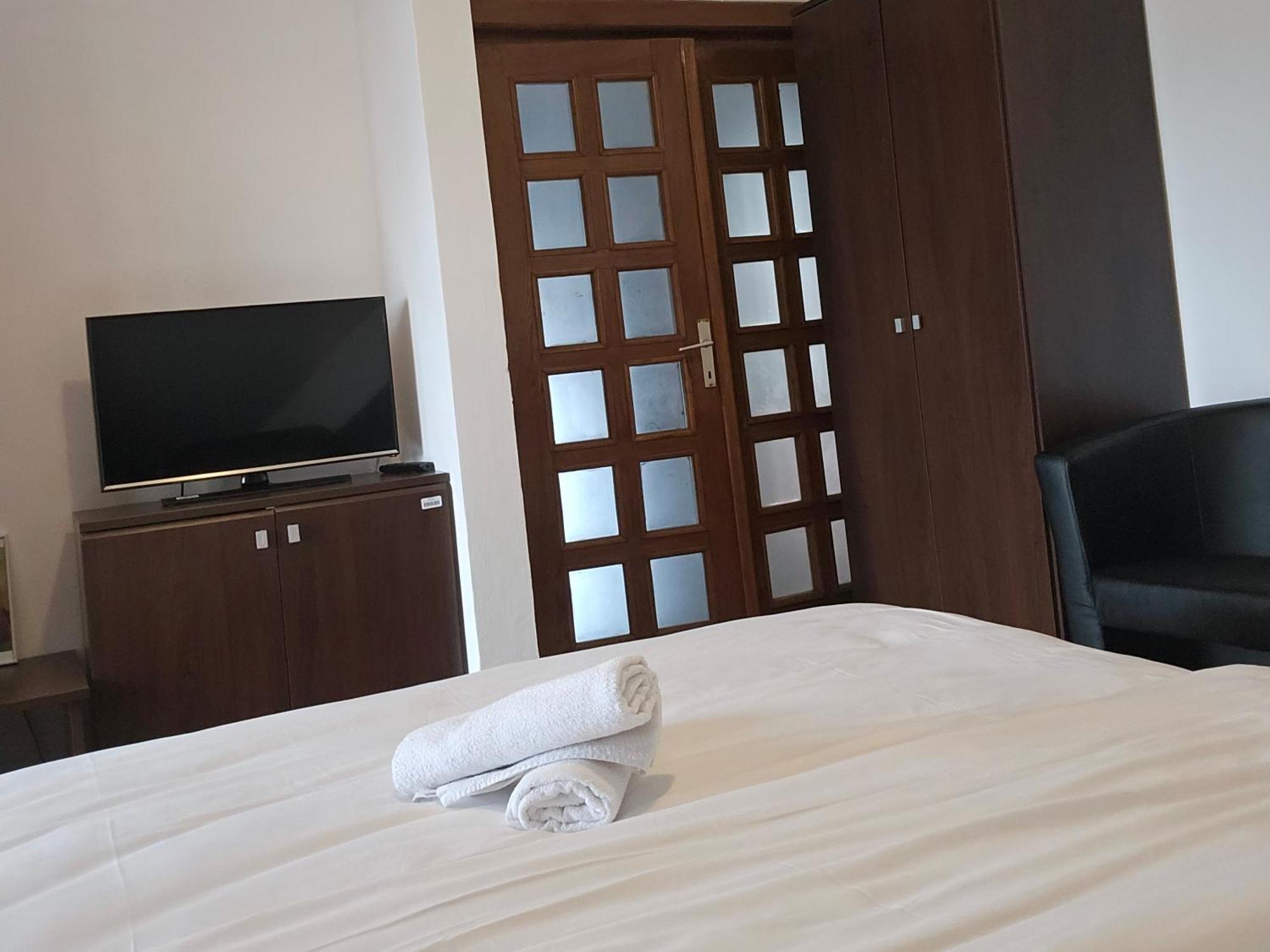 Apartment Zarnesti City Centre Vmp Free Parking Екстер'єр фото