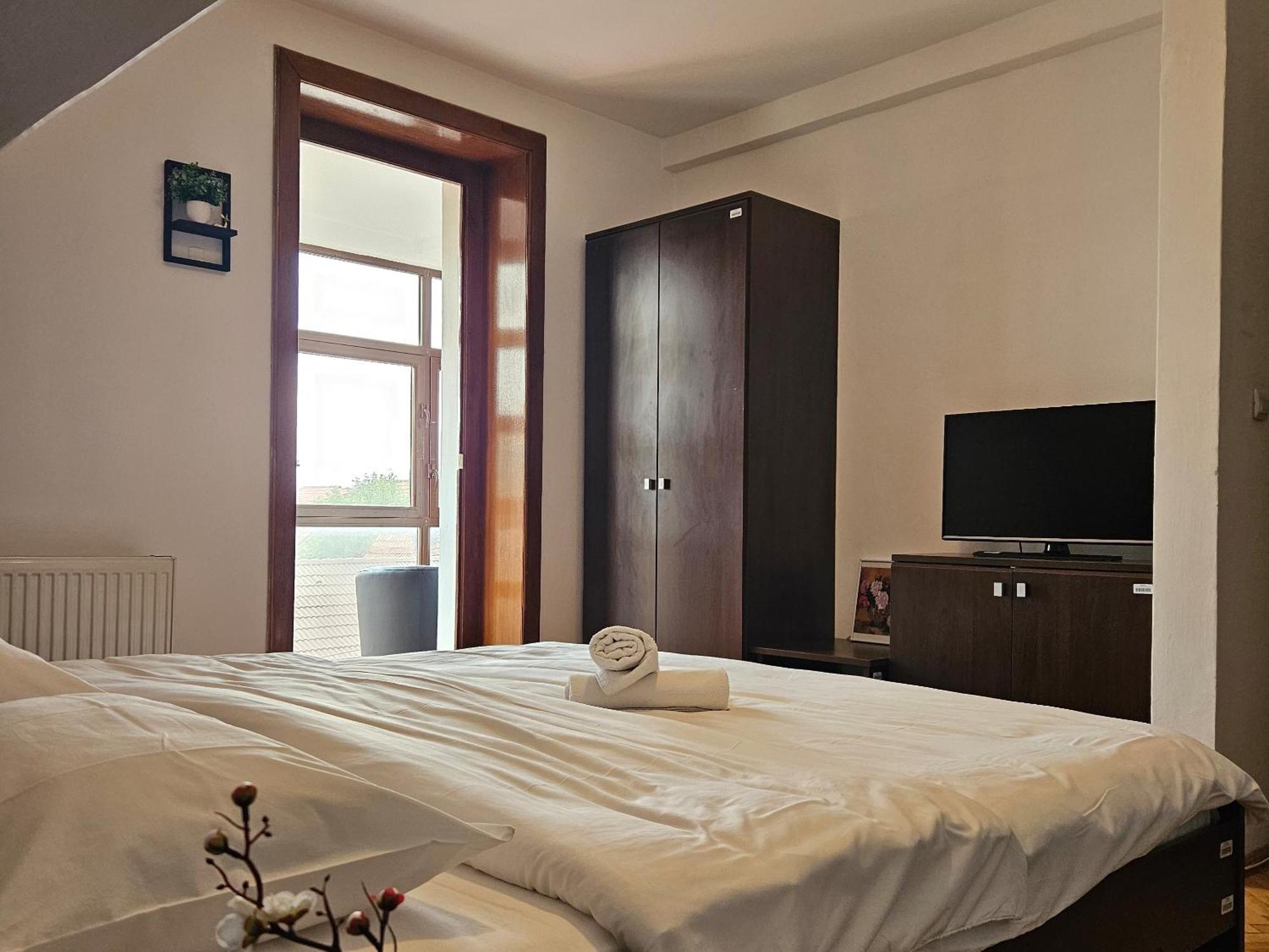Apartment Zarnesti City Centre Vmp Free Parking Екстер'єр фото