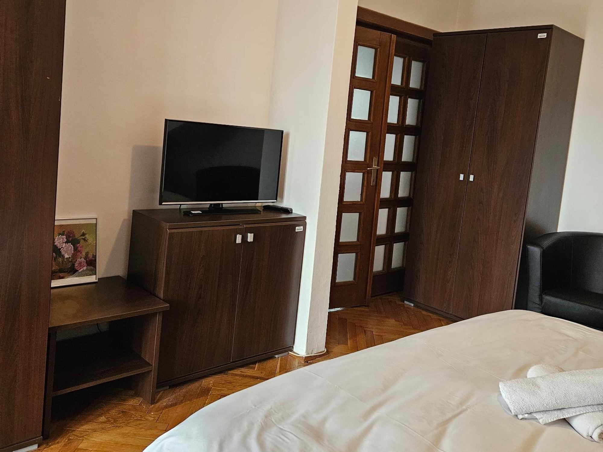 Apartment Zarnesti City Centre Vmp Free Parking Екстер'єр фото