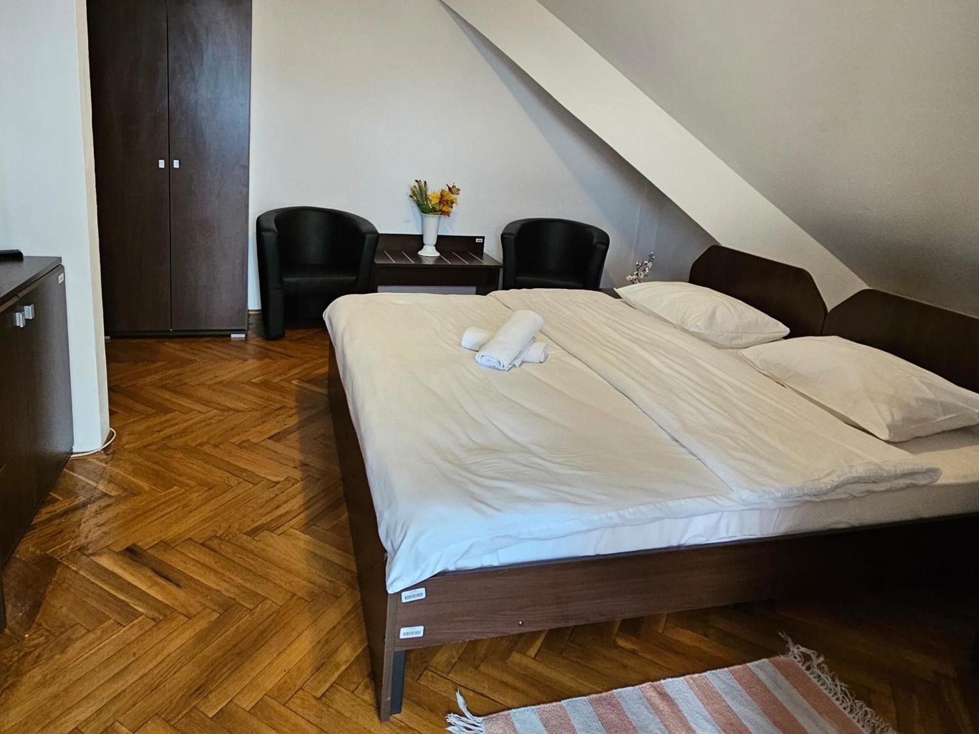 Apartment Zarnesti City Centre Vmp Free Parking Екстер'єр фото